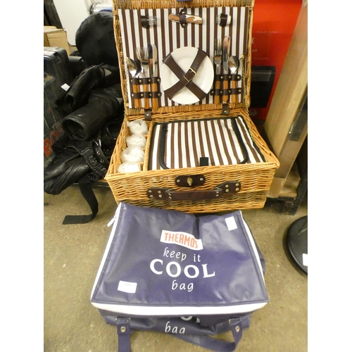 2506 - An as new picnic basket set including knives, forks, spoons, bottle opener, drinking glasses, and a ... 