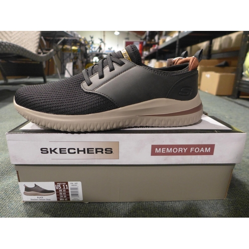 3013 - Men's black Skechers trainers - UK size 10 * this lot is subject to VAT