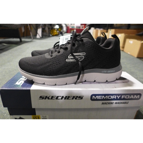 3017 - Men's black Skechers trainers - UK size 7 * this lot is subject to VAT