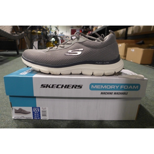 3018 - Men's grey Skechers trainers - UK size 8 * this lot is subject to VAT