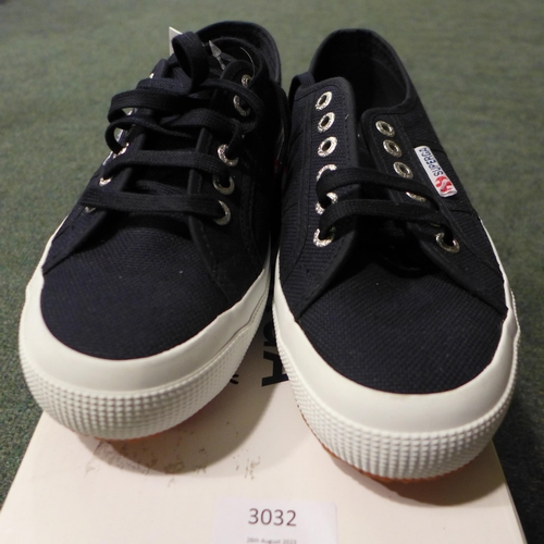 3032 - Women's Navy Superga Trainers - size: UK 6 * this lot is subject to VAT