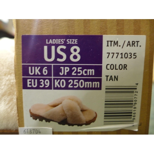 3033 - Women's Tan Shearling slip-on Slippers - UK size: 6 * this lot is subject to VAT