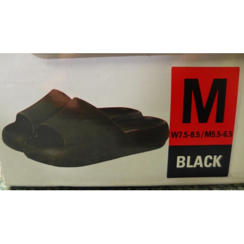 3034 - 32°C Cool Cushion Slide Black Flip Flops - size: M * this lot is subject to VAT