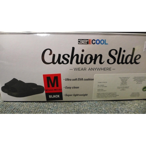 3035 - 32°C Cool Cushion Slide Black Flip Flops - size: M * this lot is subject to VAT