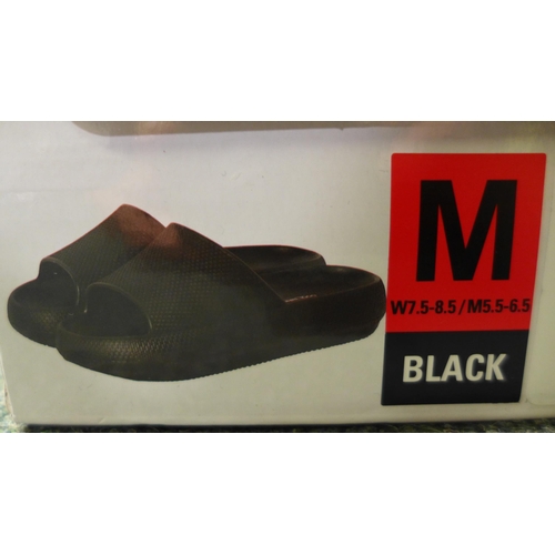 3035 - 32°C Cool Cushion Slide Black Flip Flops - size: M * this lot is subject to VAT