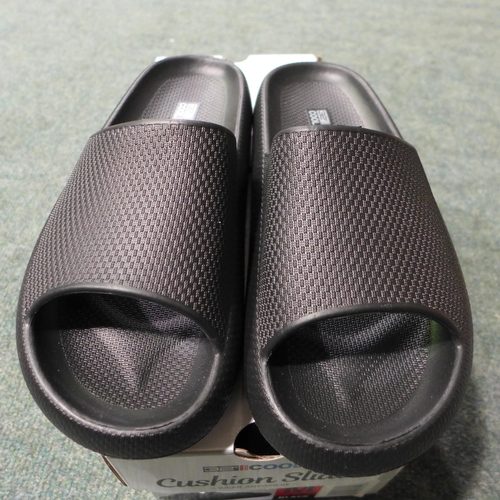 3035 - 32°C Cool Cushion Slide Black Flip Flops - size: M * this lot is subject to VAT