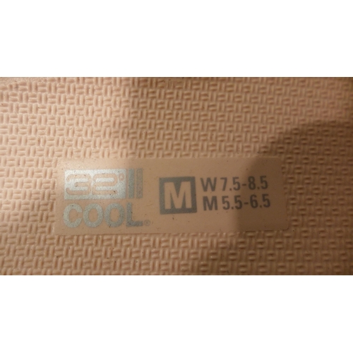 3037 - 32°C Cool Cushion Slide Coral Flip Flops - size: M * this lot is subject to VAT