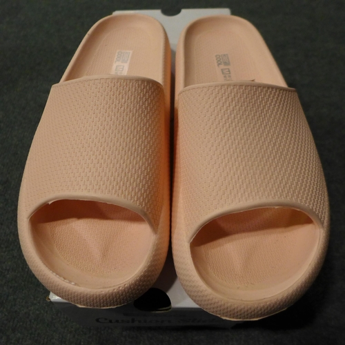 3037 - 32°C Cool Cushion Slide Coral Flip Flops - size: M * this lot is subject to VAT