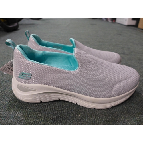 Skechers go outlet walk size 4.5