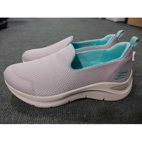 3046 - Women's Grey Slip-On Skechers - UK size 4.5 * this lot is subject to VAT