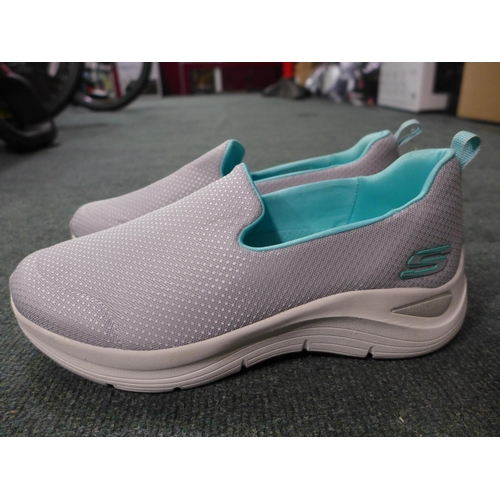 3047 - Women's Grey Slip-On Skechers - UK size 5.5 * this lot is subject to VAT