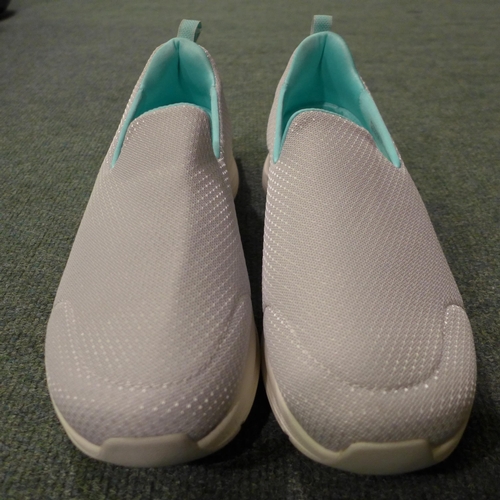 3047 - Women's Grey Slip-On Skechers - UK size 5.5 * this lot is subject to VAT