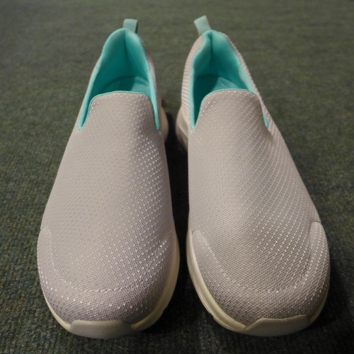 3048 - Women's Grey Slip-On Skechers - UK size: 5.5 * this lot is subject to VAT