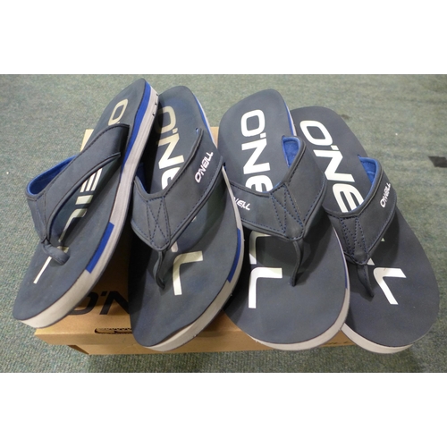 3055 - Two pairs of Men's O'Neill Flip-Flops - both UK size: 8 * this lot is subject to VAT