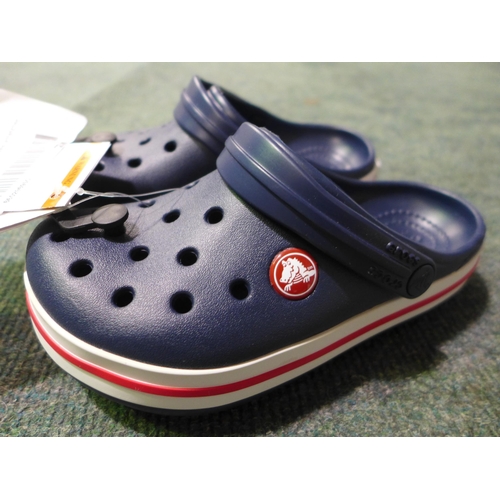 3066 - Children's Navy Crocs - UK size: 11 * this lot is subject to VAT