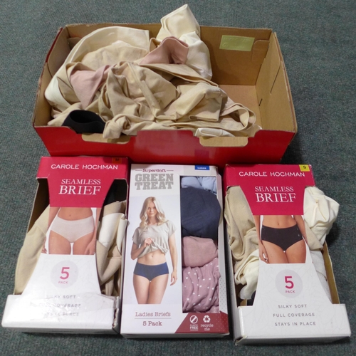 3069 - Quantity of Women's Briefs - mixed size/style * this lot is subject to VAT