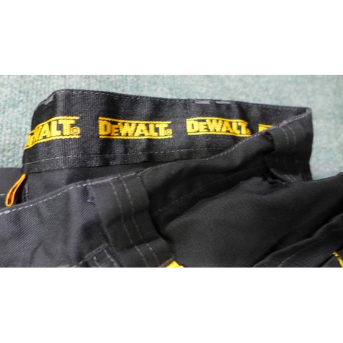 3071 - Quantity of Men's branded clothing incl: DeWalt, Callaway and Levi - mixed sizes/styles/colours * th... 