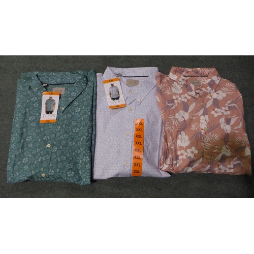 3072 - Small Assortment of Men's Short-Sleeve Tropical Shirts - mixed sizes * this lot is subject to VAT