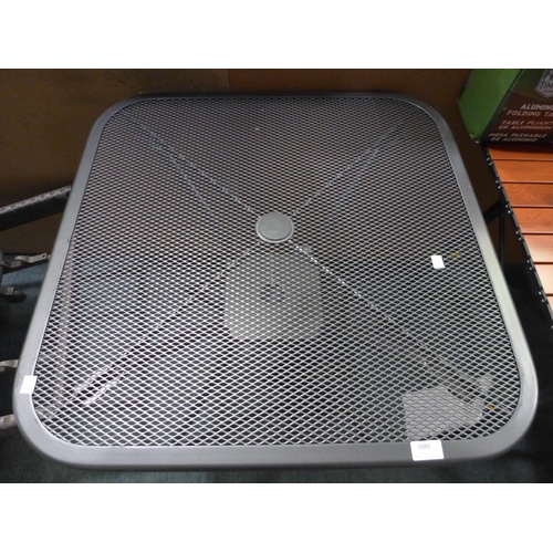 3080 - Sunvilla Mesh Table  ( 301 - 123 )   * This lot is subject to vat