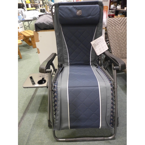 3082 - Zero Gravity Garden Lounger  ( 301 - 39 )   * This lot is subject to vat