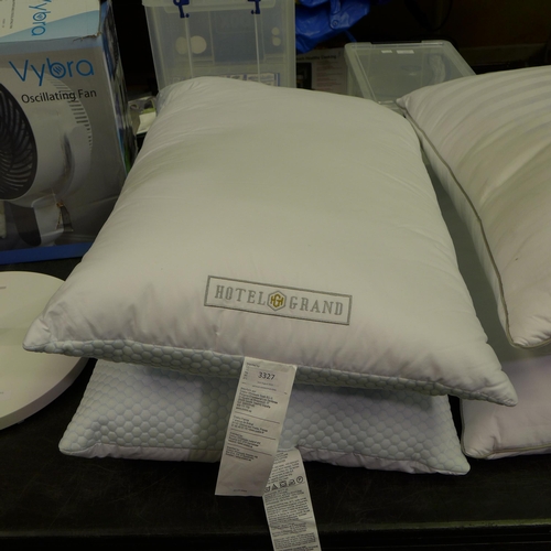 3327 - 2 x Hotel Grand down jumbo Pillows   ( 301 - 192,193 )   * This lot is subject to vat