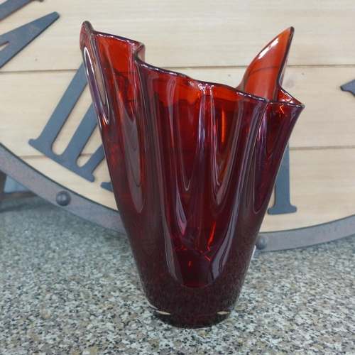 1467 - A ruby red tulip vase