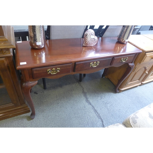 1591 - A Cherry three drawer console table