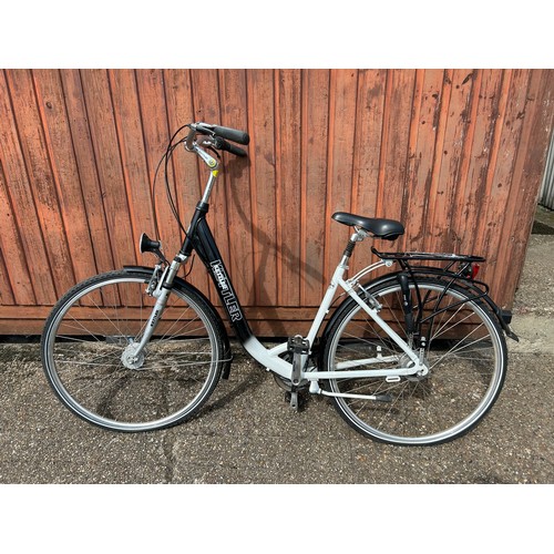 2243 - A Kettler Aluminium Rad step over women's city bike with mud guards, luggage rack and paniers, front... 