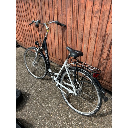 2243 - A Kettler Aluminium Rad step over women's city bike with mud guards, luggage rack and paniers, front... 