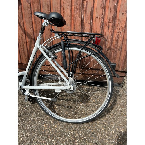 2243 - A Kettler Aluminium Rad step over women's city bike with mud guards, luggage rack and paniers, front... 