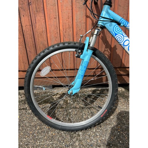 2245 - An Apollo Oceana women's bike