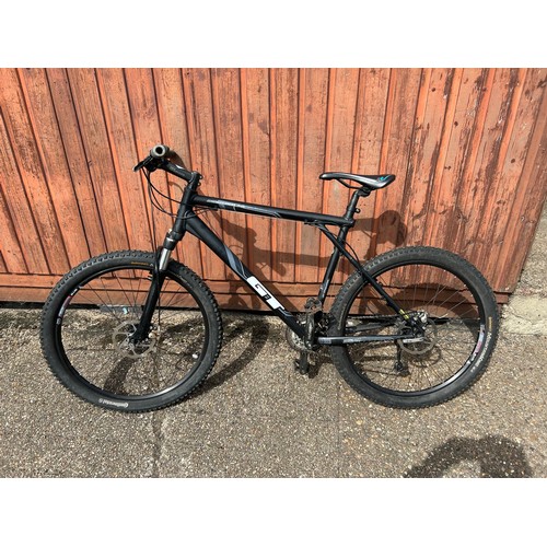 2247 - A GT Avalanche XL frame twin disc MTB with upgraded brakes