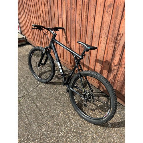 2247 - A GT Avalanche XL frame twin disc MTB with upgraded brakes