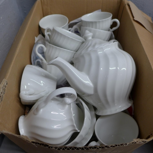 1047 - An English tea set **PLEASE NOTE THIS LOT IS NOT ELIGIBLE FOR POSTING AND PACKING**