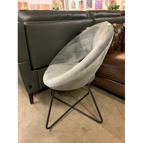 1408 - An Aquilla grey side chair