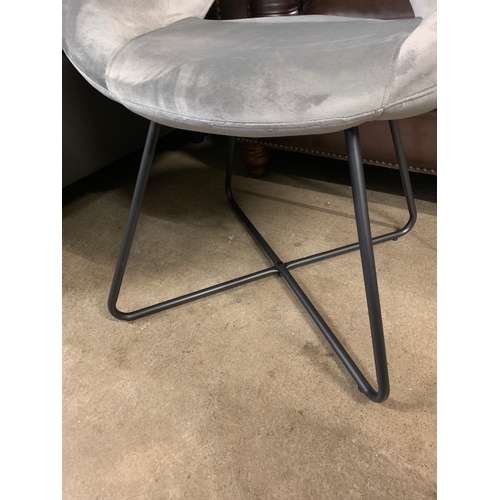 1408 - An Aquilla grey side chair