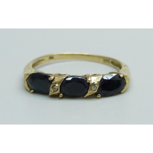 1005 - A 9ct gold, sapphire and diamond set ring, 1.4g, O