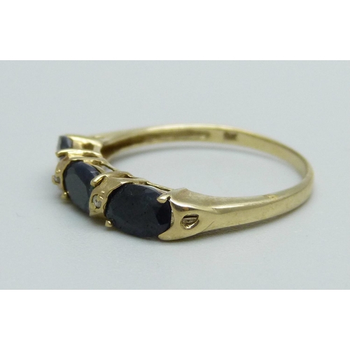 1005 - A 9ct gold, sapphire and diamond set ring, 1.4g, O