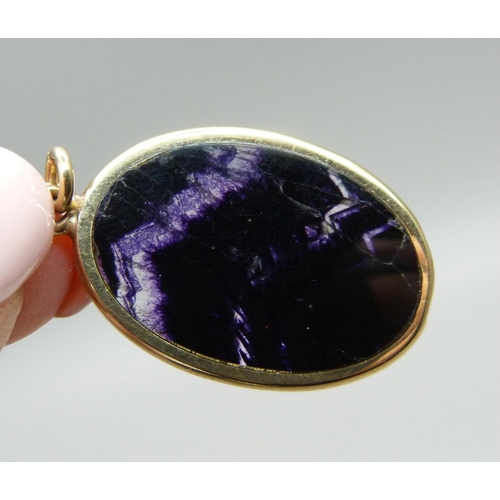 1011 - A 9ct gold and Blue John pendant, Sheffield 1978, 16mm wide