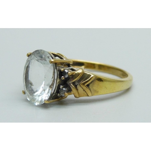 1016 - A silver gilt and rock crystal set ring with diamond shoulders, O