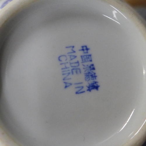 1034 - A Chinese dinner set **PLEASE NOTE THIS LOT IS NOT ELIGIBLE FOR POSTING AND PACKING**