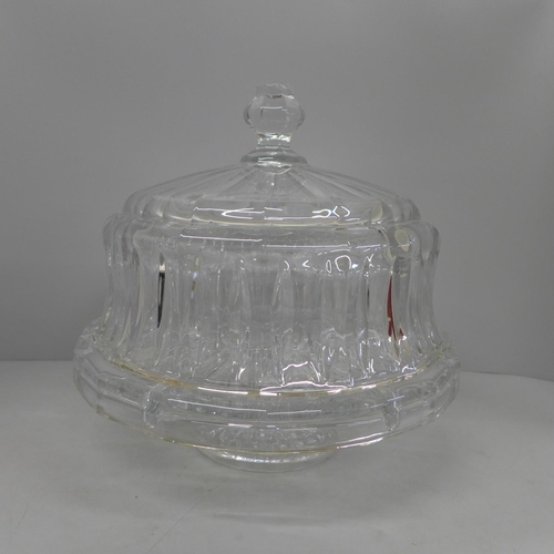 1040 - An Argyle Fine Cut Crystal glass cake dome **PLEASE NOTE THIS LOT IS NOT ELIGIBLE FOR POSTING AND PA... 