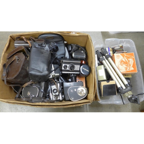 1044 - A collection of assorted cameras and camera equipment **PLEASE NOTE THIS LOT IS NOT ELIGIBLE FOR POS... 