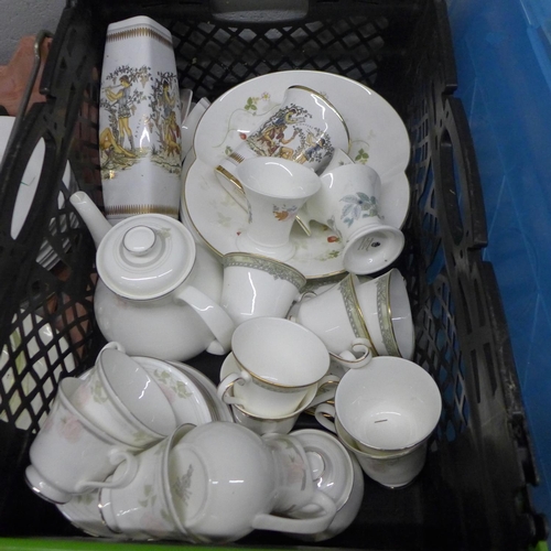 1055 - A collection of assorted china including Denby, Royal Doulton, Wedgwood, etc. **PLEASE NOTE THIS LOT... 