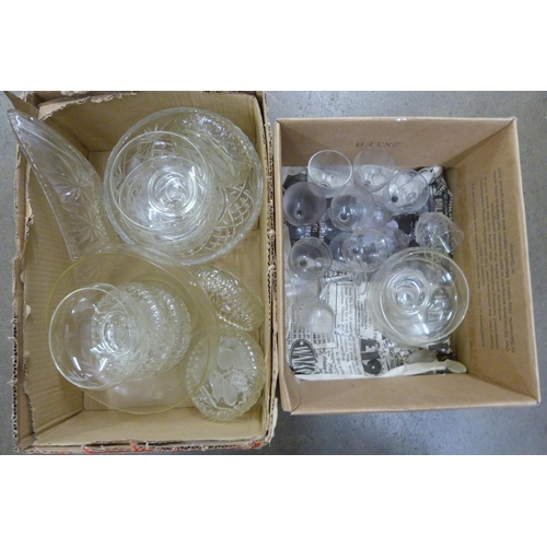 1057 - A box of assorted glass **PLEASE NOTE THIS LOT IS NOT ELIGIBLE FOR POSTING AND PACKING**