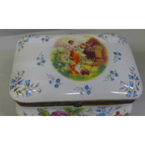 650 - A Dresden style porcelain trinket box, 13cm x 9cm