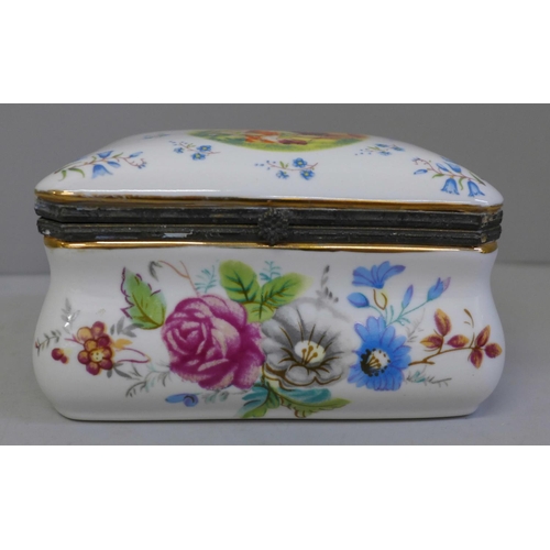 650 - A Dresden style porcelain trinket box, 13cm x 9cm