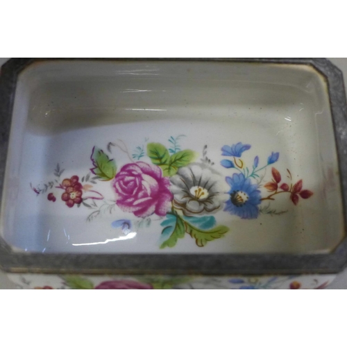 650 - A Dresden style porcelain trinket box, 13cm x 9cm