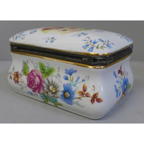 650 - A Dresden style porcelain trinket box, 13cm x 9cm