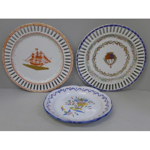 684 - Two hand painted Chinese export reticulated wall plates with clipper and Crest decorations and a fai... 